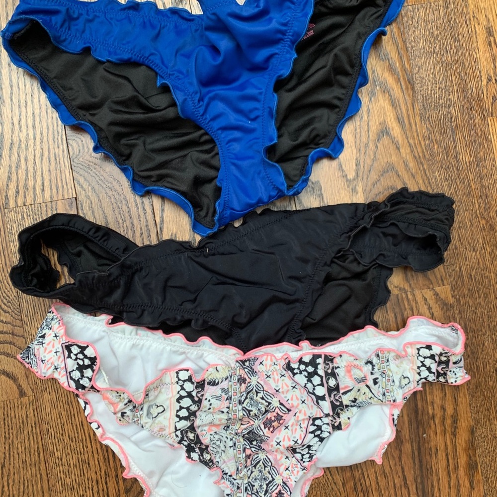 Swim. Ruffle cheeky bottoms. VS Brand. Small.